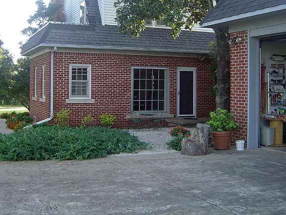2nd image of 2121 W 15th St