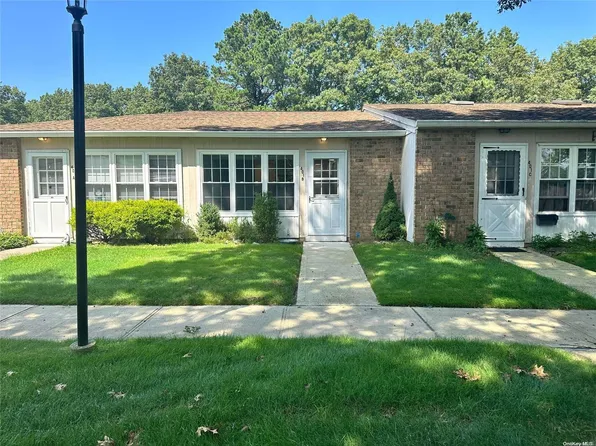 401 Woodbridge Drive #B, Ridge, NY 11961