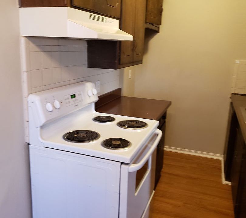 1st image of 5825 NW 34th St #8