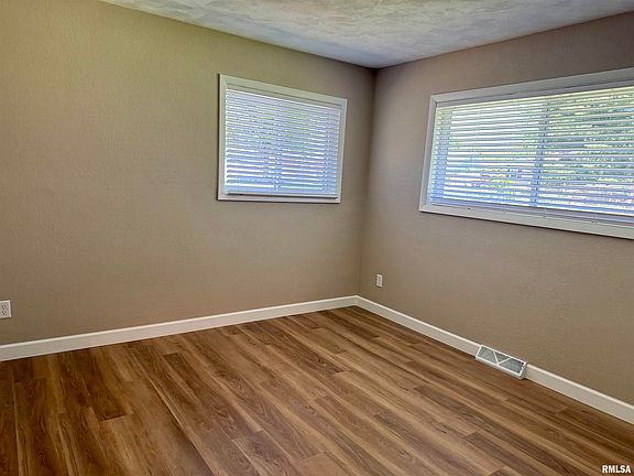 5th image of 1114 Ruth Pl