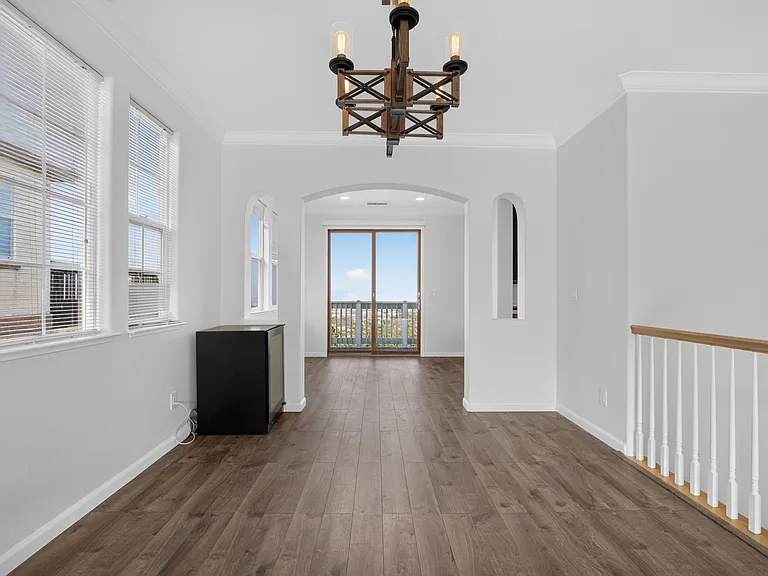 208 Goodwin Dr — Photo 8