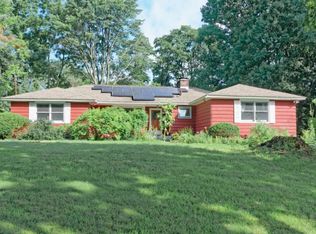 913 Ash Tree Ln, Niskayuna, NY 12309