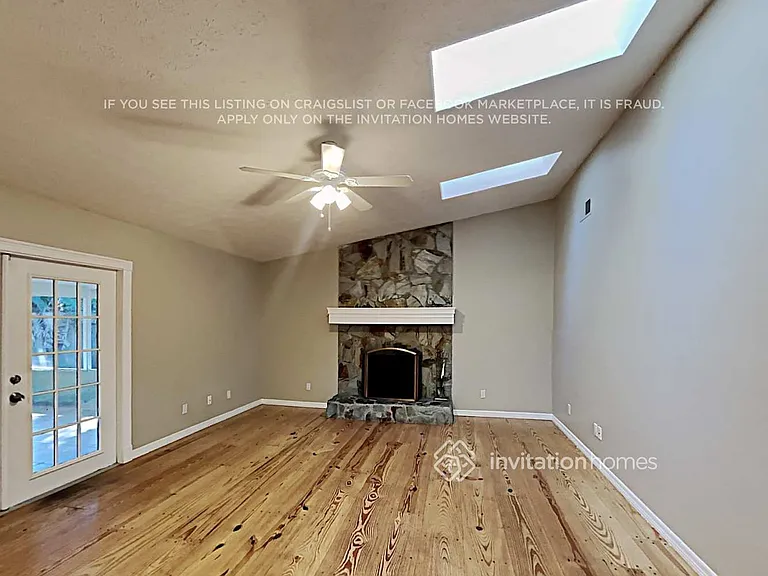 705 Lobelia St — Photo 8