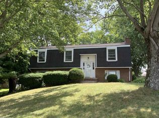 210 Rolling Hills Dr, Christiansburg, VA 24073