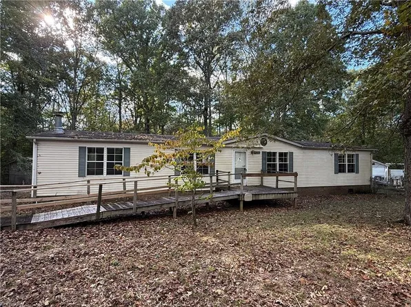 6802 Kerr Dr, Randleman, NC 27317
