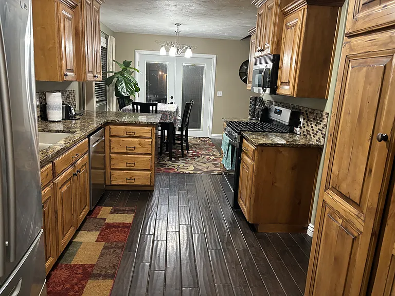 Bainbridge Ln — Photo 8