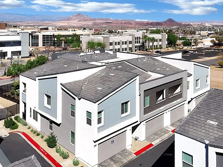 129 Laguna Commons Ln — Photo 38