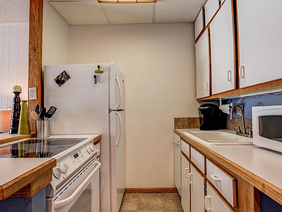 5th image of 3201 Emerson St #122