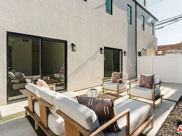 6765 Lexington Ave #A — Photo 23