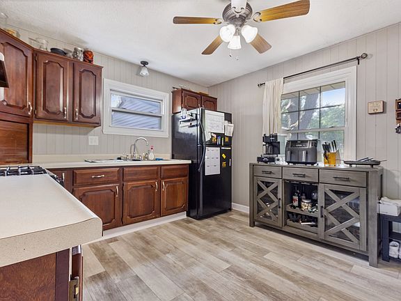 4th image of 413 Belting Ct