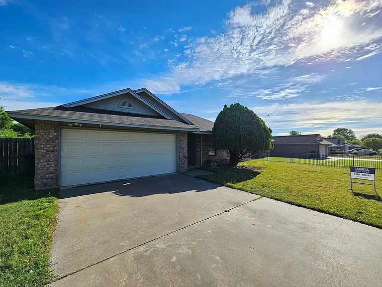 1507 Nina Dr — Photo 2