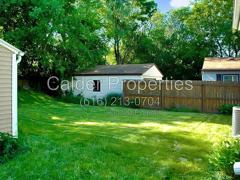 1317 Herrick Ave NE — Photo 20