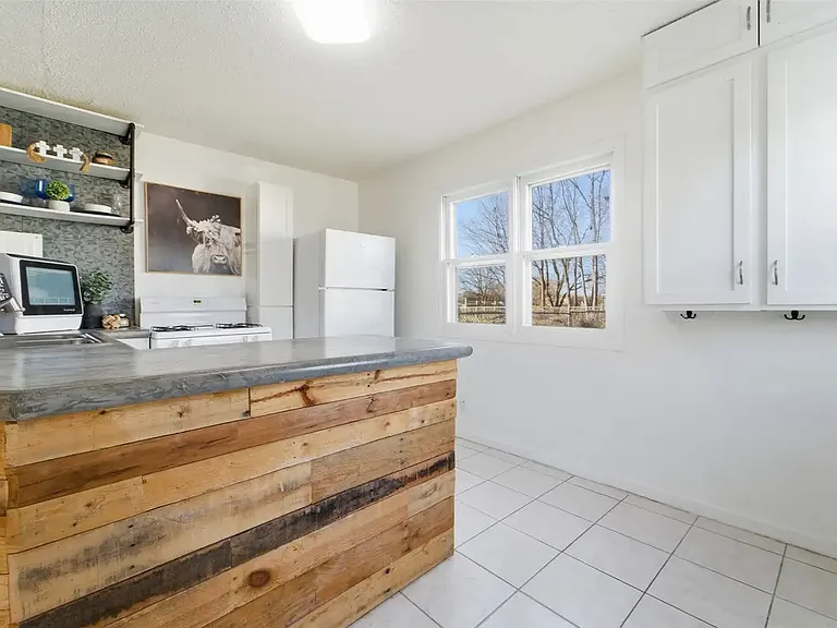 2644 Chicago Ave — Photo 21