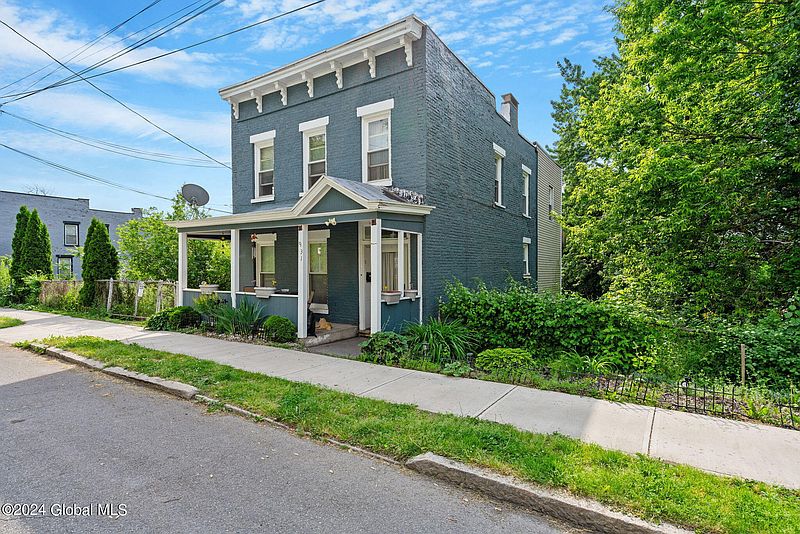 2nd image of 931 1st Street