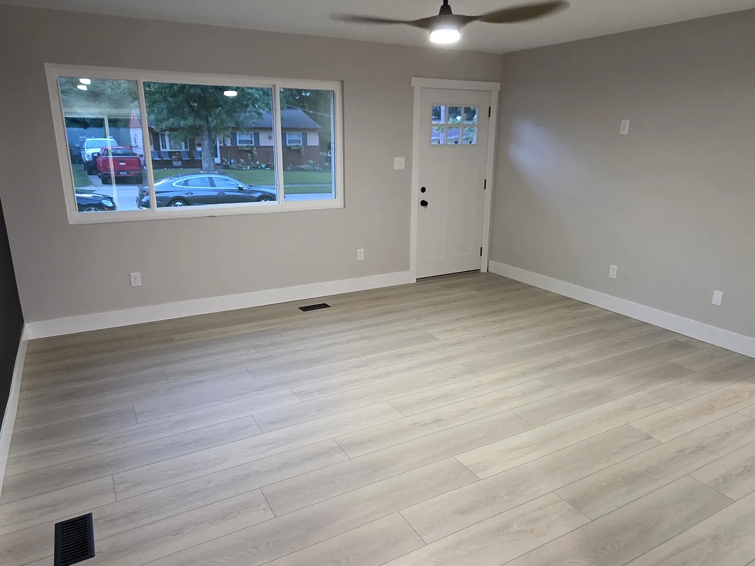 3 bed, 1100 sqft, $2,300 — Photo 2