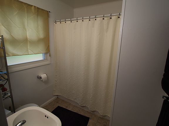 2nd image of 236 Schilling St