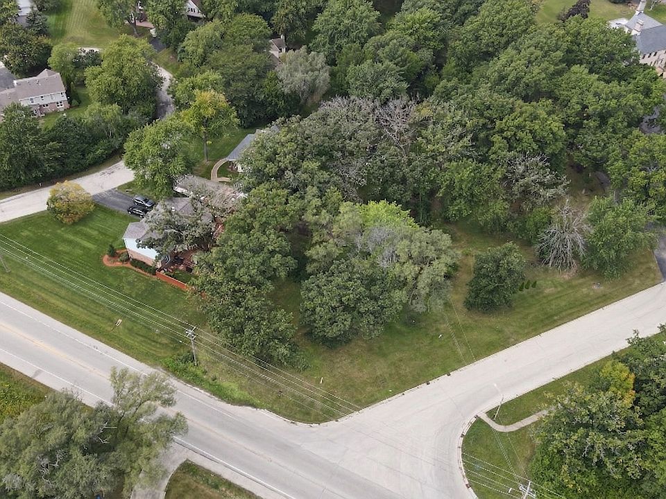 2nd image of 142 Castlewood Dr