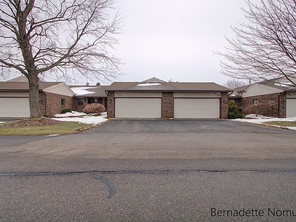 3rd image of 854 Amberwood West Dr SW