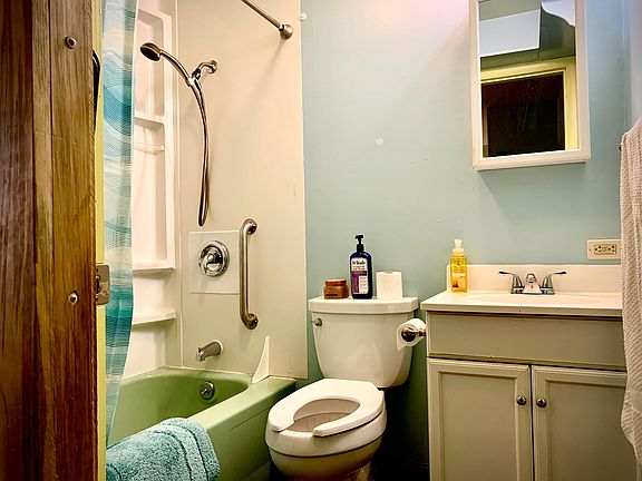 4th image of 206 Driveway St APT 2