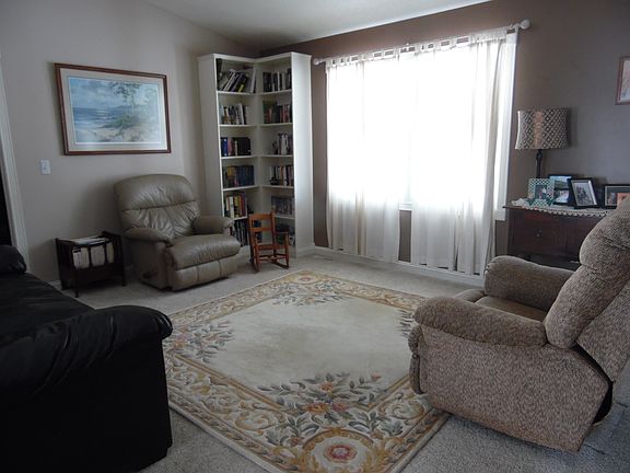 4th image of 4672 Seymour Dr