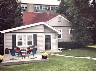 1952 S 89th St, West Allis, WI 53227