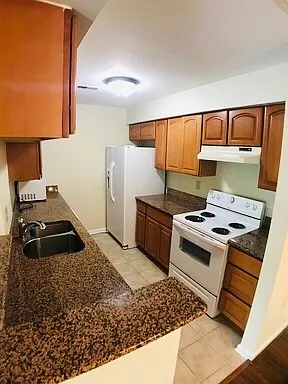 1 BR 1 BA condo with attached garage! Great location, very quiet — Photo 3