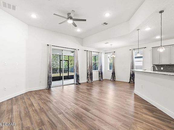 4th image of 44 Huntington Pl