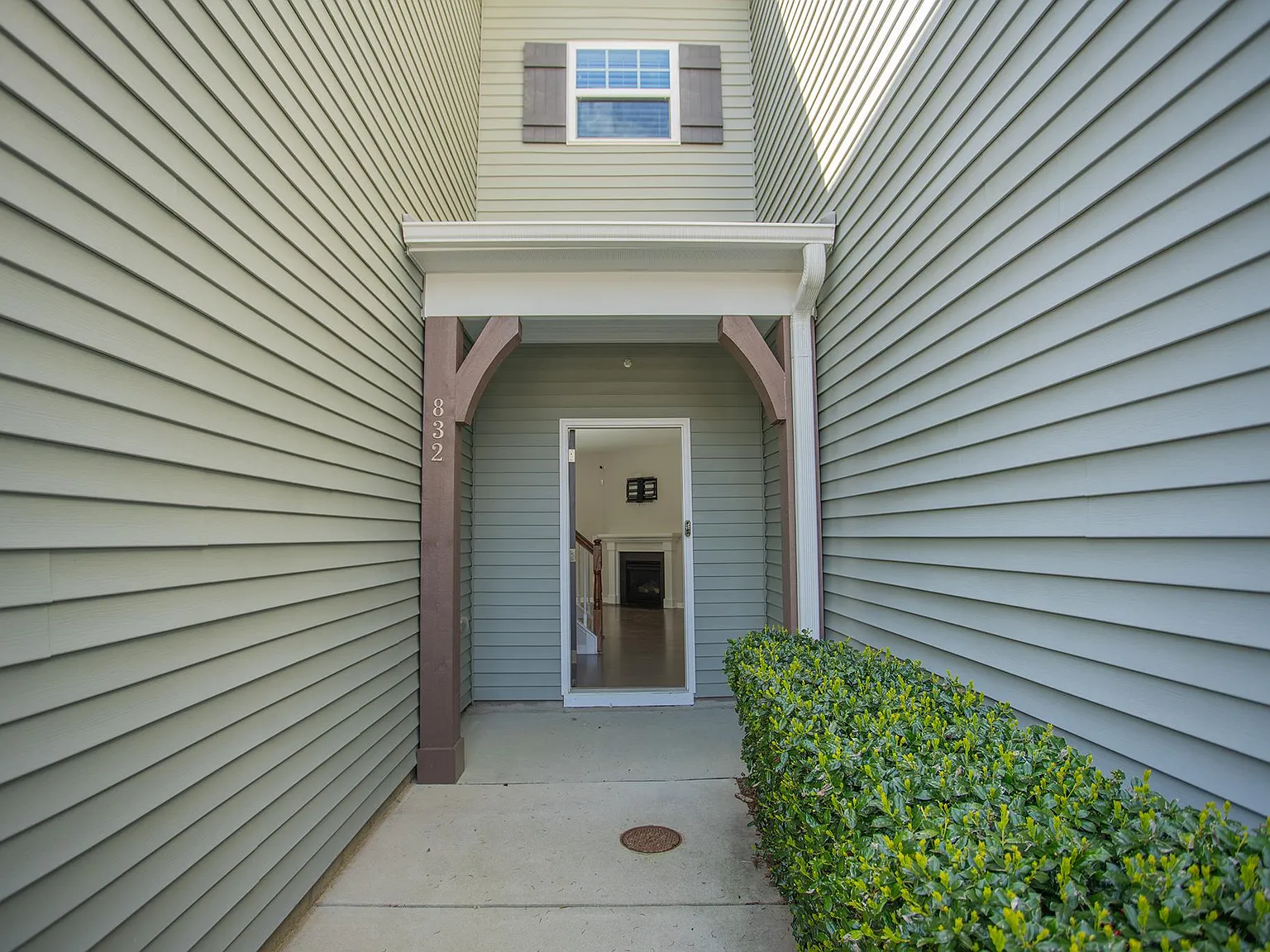 3 bed, 2.5 bath, 1600 sqft, $2,500 — Photo 3