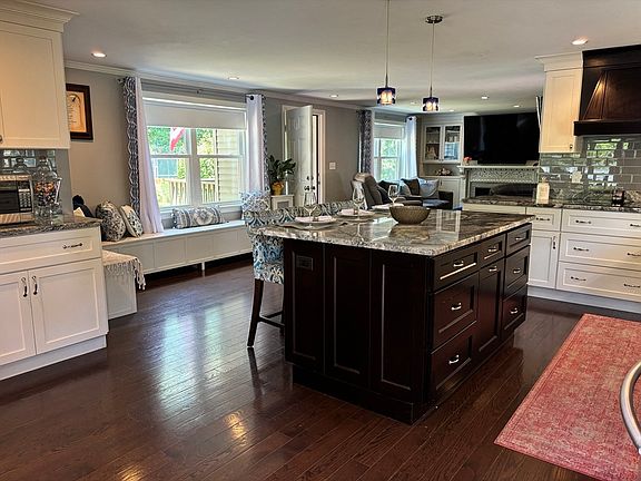 2nd image of 55 Ekstrom Cir
