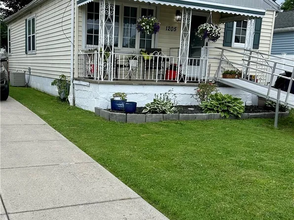 1205 85th St, Niagara Falls, NY 14304