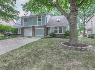 11821 Oakmont St, Overland Park, KS 66210