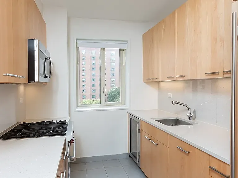 420 E 23rd St #3C — Photo 4