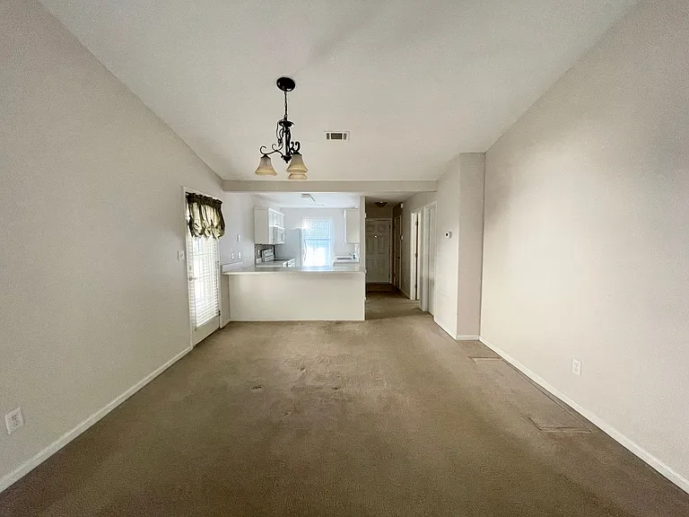 417 Regency Park Dr — Photo 3