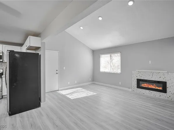 1701 E Katie Ave APT 32, Paradise Town, NV 89119