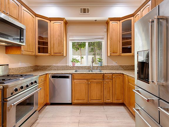 5th image of 11840 Dorothy St APT 102