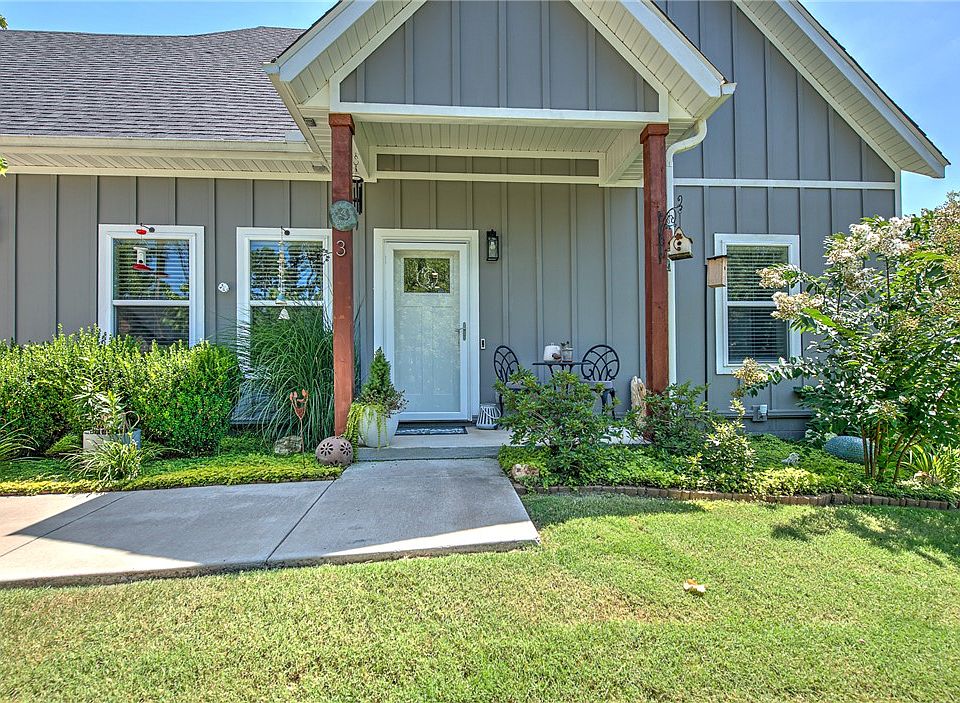 1st image of 3 Dundonald Ln