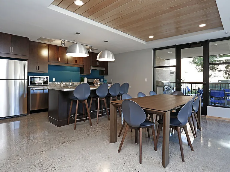 Laguna Apartments — Photo 23