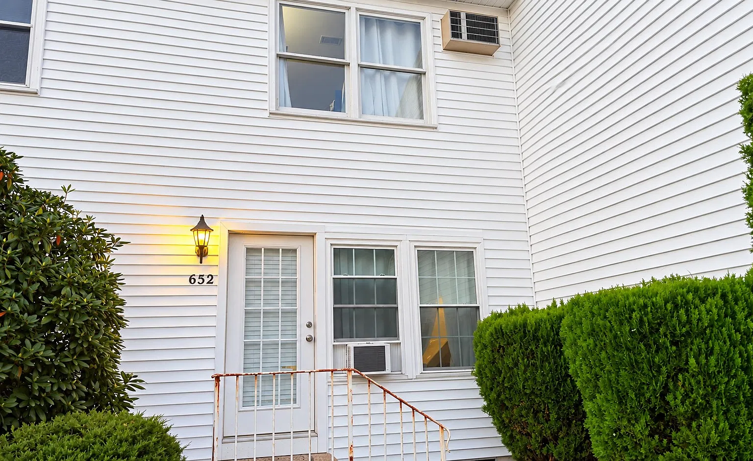 2 bed, 1.5 bath, 1120 sqft, $2,000 — Photo 1