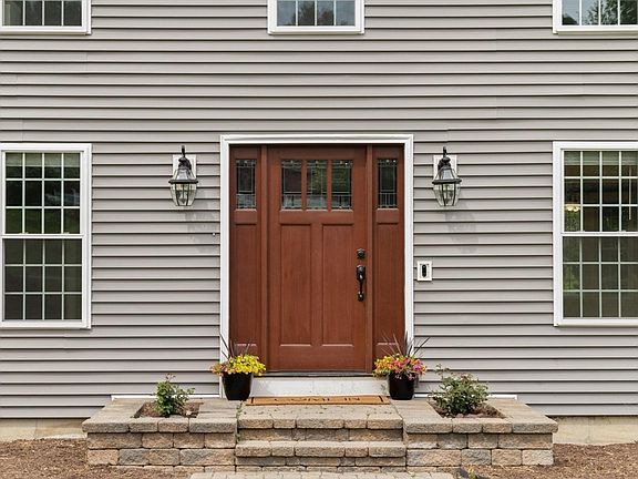 4th image of 50 Farm Hill Rd