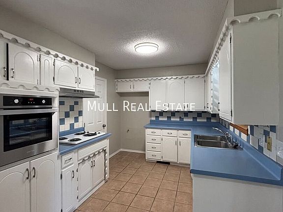 3rd image of 8224 NW 32nd St