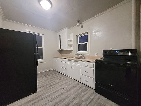 4th image of 401 Cass St