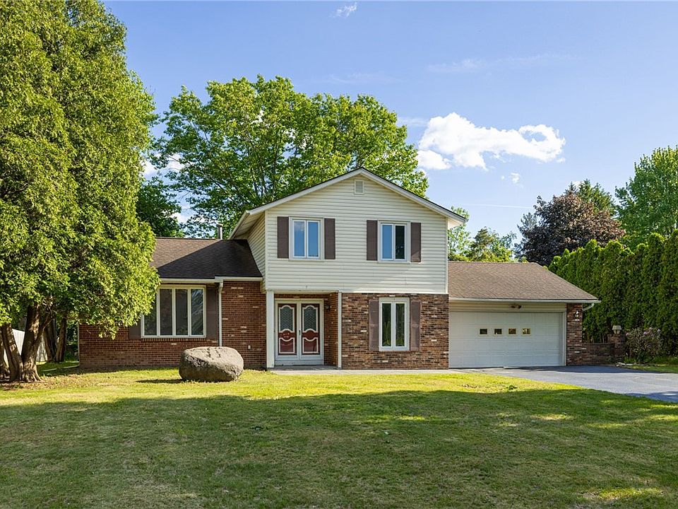 1st image of 15 Ascot Dr