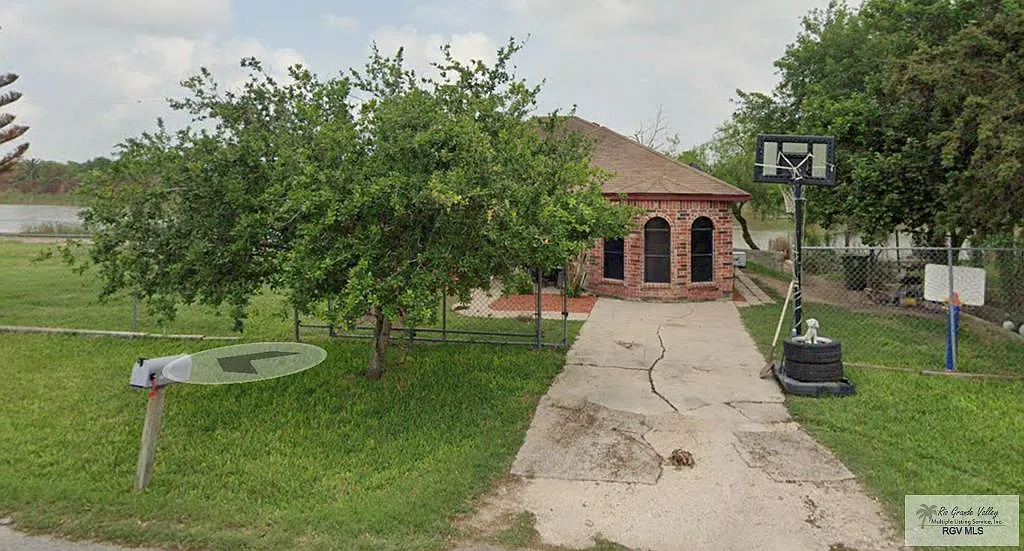2 bed, 1.0 bath, 1080 sqft, $1,400 — Photo 1