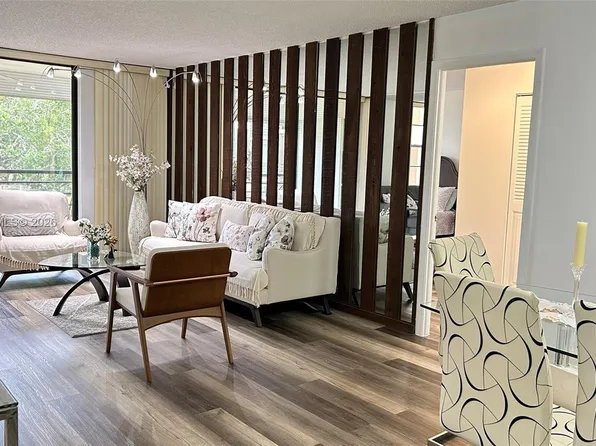 1200 Saint Charles Pl APT 209, Hollywood, FL 33026