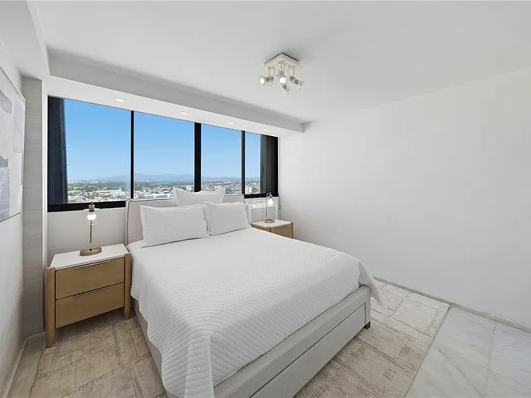 1 Taft St #Penthouse C — Photo 18