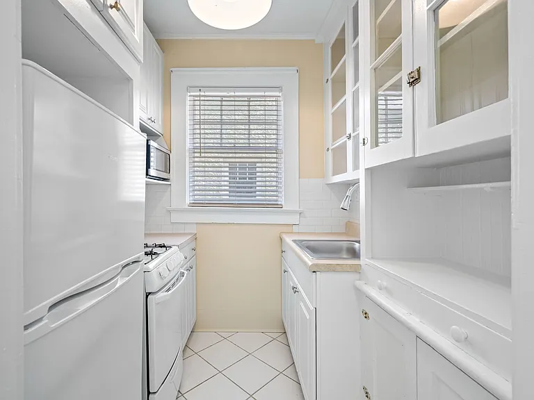 2115 W Hills Ave — Photo 23