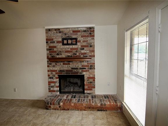 3rd image of 1220 Lindsey Ln Unit B