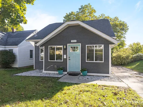 934 Frederick Ave NW, Grand Rapids, MI 49504
