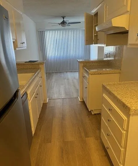 11810 Mayfield Ave #107 — Photo 4