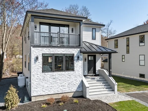 88 Shadow Lake Rd, Salem, NH 03079